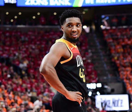 韦世豪错失 韦世豪错失